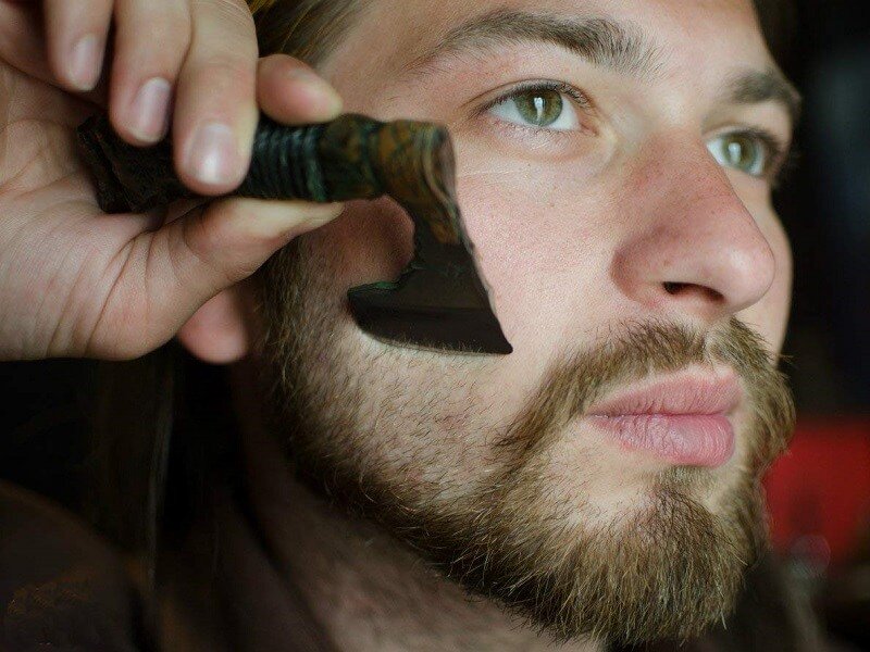 Viking-Axe- shaving-razor