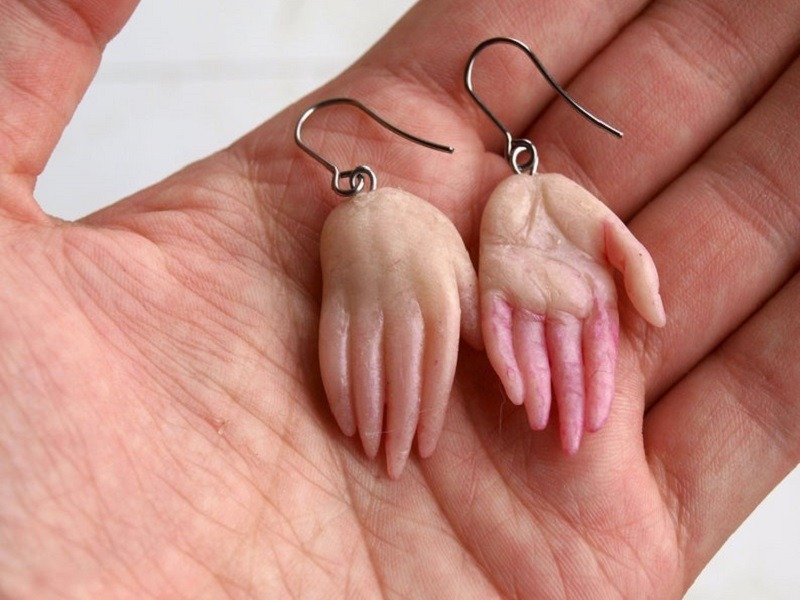Read more about the article Hand earrings