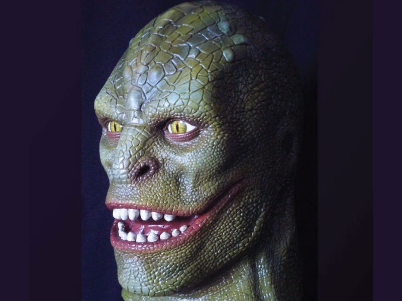 Read more about the article Lizard latex Mask